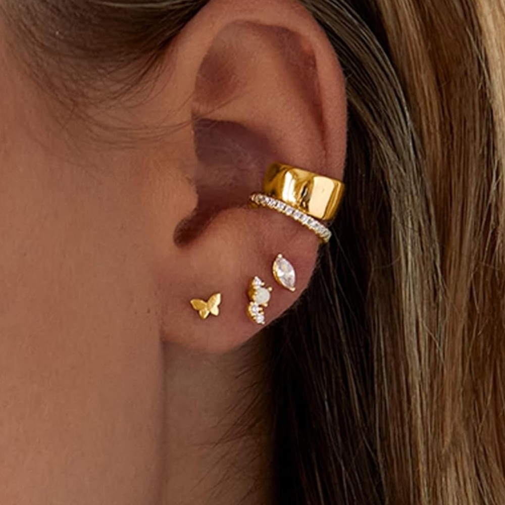 Adorable Marquise cut CZ 18k gold plated stud ✨💎 perfect 4 cartilage piercings! - Picture 2 of 4